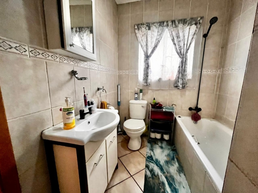 5 Bedroom Property for Sale in Waterval East North West
